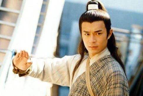 独臂女模仿杨过走红独臂女模仿杨过走红，这一现象涉及到多个方面，包括模仿、社交媒体、社会认知等等。