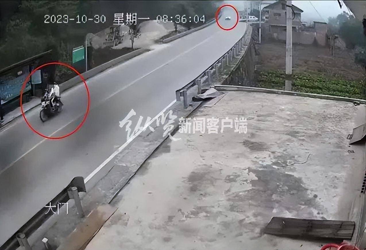 警方再通报越野车超车逼停摩托关于警方通报越野车超车逼停摩托的事件，最近引起了广泛关注。