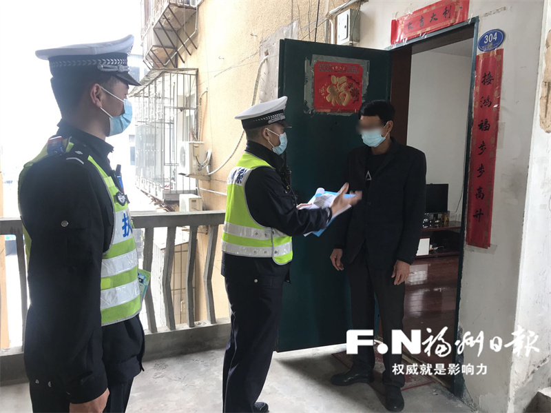 当地回应民警上门找曝光者谈话当地回应民警上门找曝光者谈话，透明执法与公众监督之间的微妙平衡