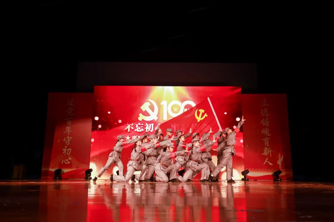 九三文艺晚会超50%演员是00后